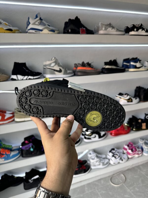 Adidas Bad Bunny Negro - Imagen 3