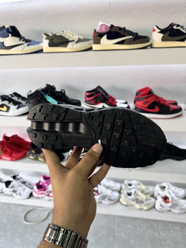 On Cloud Negro - Imagen 3