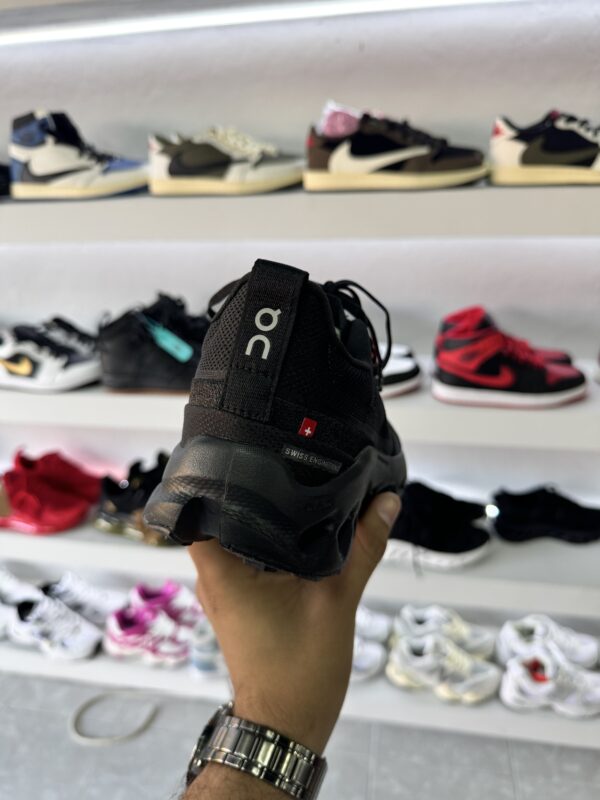 On Cloud Negro - Imagen 2
